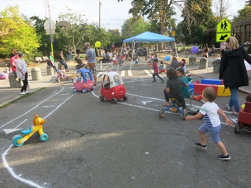Kids playing in the street at Queen Anne Playstreets