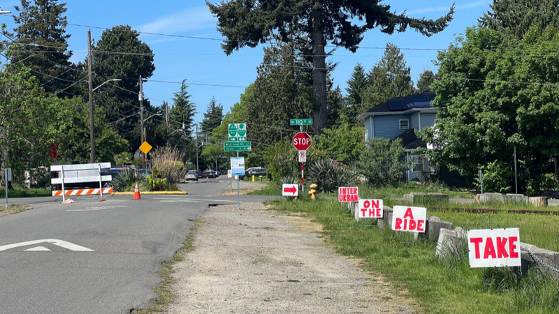 Bitter Lake / Interurban trail signage example